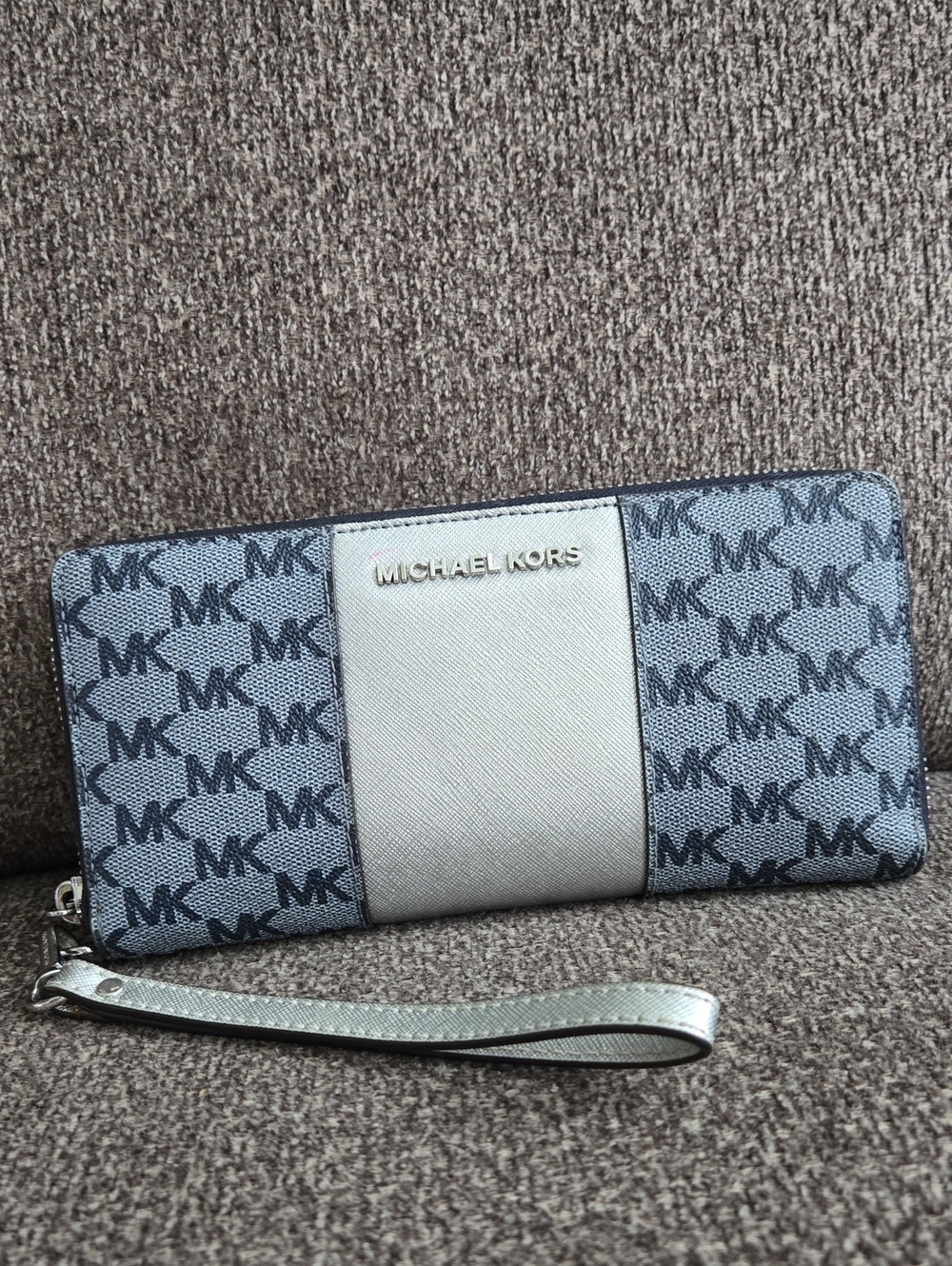 Michael Kors Silver & Navy MK Logo Zip Wristlet